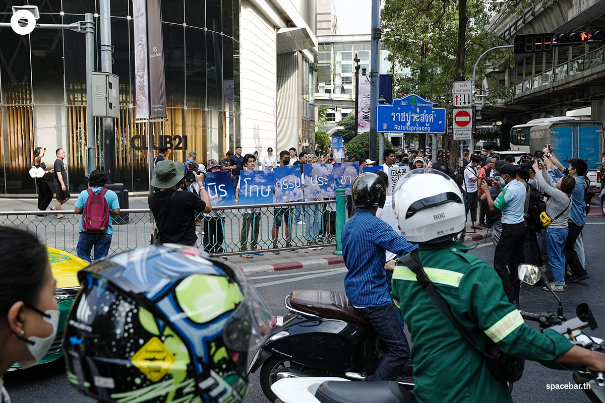 People_mob_marches_demanding_political_amnesty_SPACEBAR_Photo07_24a68e22ea.jpg