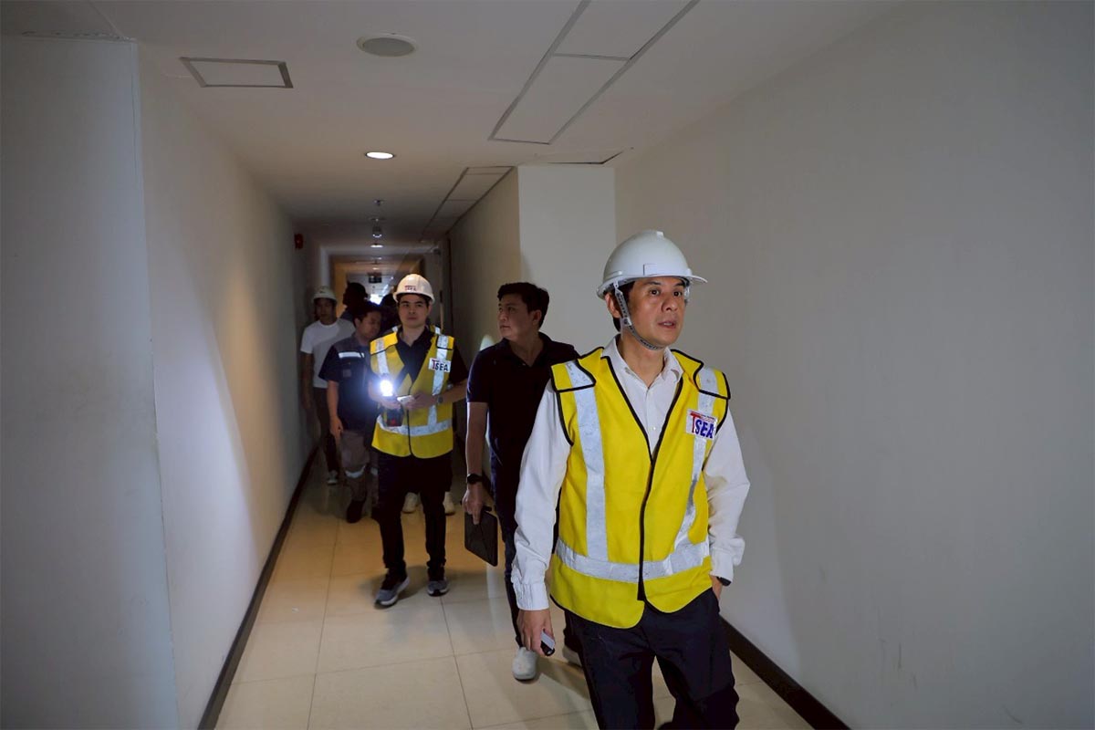 People_s_Party_Inspecting_buildings_after_the_earthquake_SPACEBAR_Photo01_05892bae53.jpg