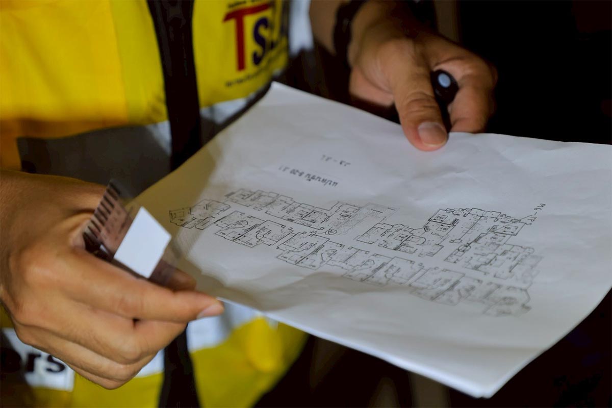 People_s_Party_Inspecting_buildings_after_the_earthquake_SPACEBAR_Photo02_4289612b59.jpg