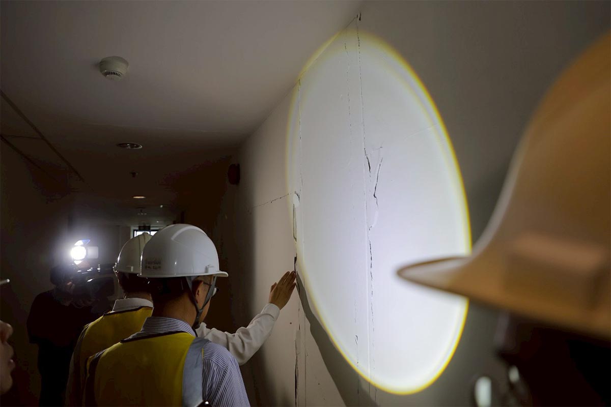 People_s_Party_Inspecting_buildings_after_the_earthquake_SPACEBAR_Photo03_13c1a7199c.jpg