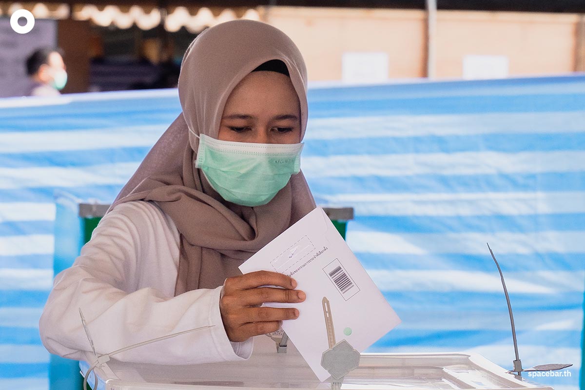 People_vote_in_advance_at_Ramkhamhaeng_University_polling_station_SPACEBAR_Photo00_c239c3c669.jpeg