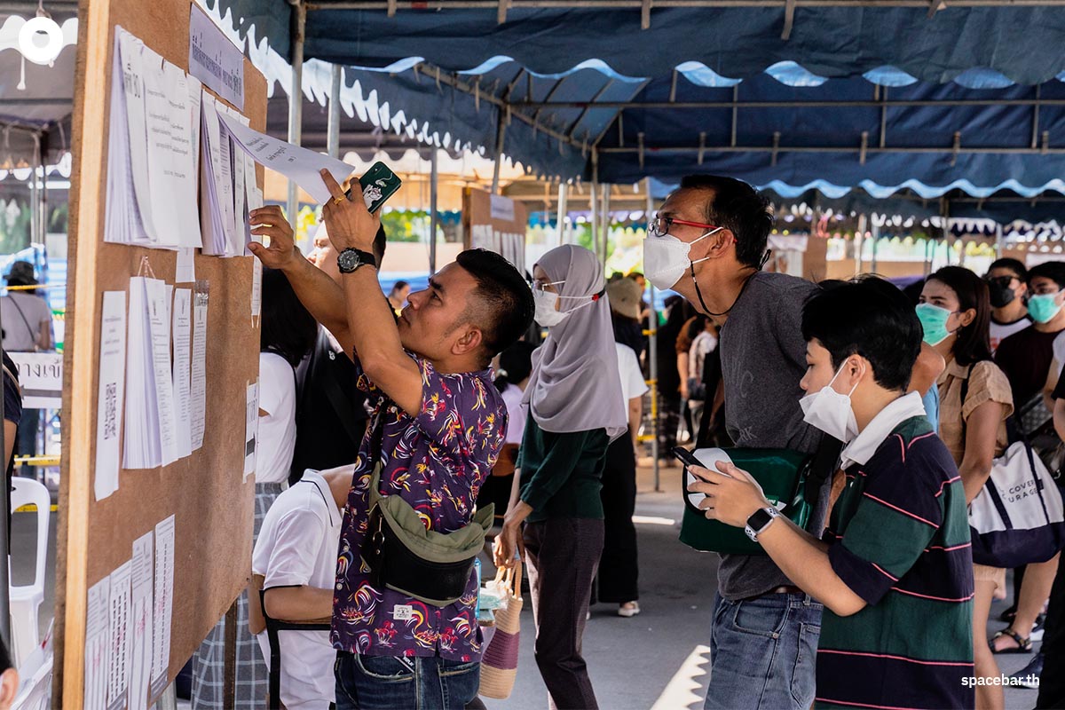 People_vote_in_advance_at_Ramkhamhaeng_University_polling_station_SPACEBAR_Photo02_a31dc1d009.jpeg