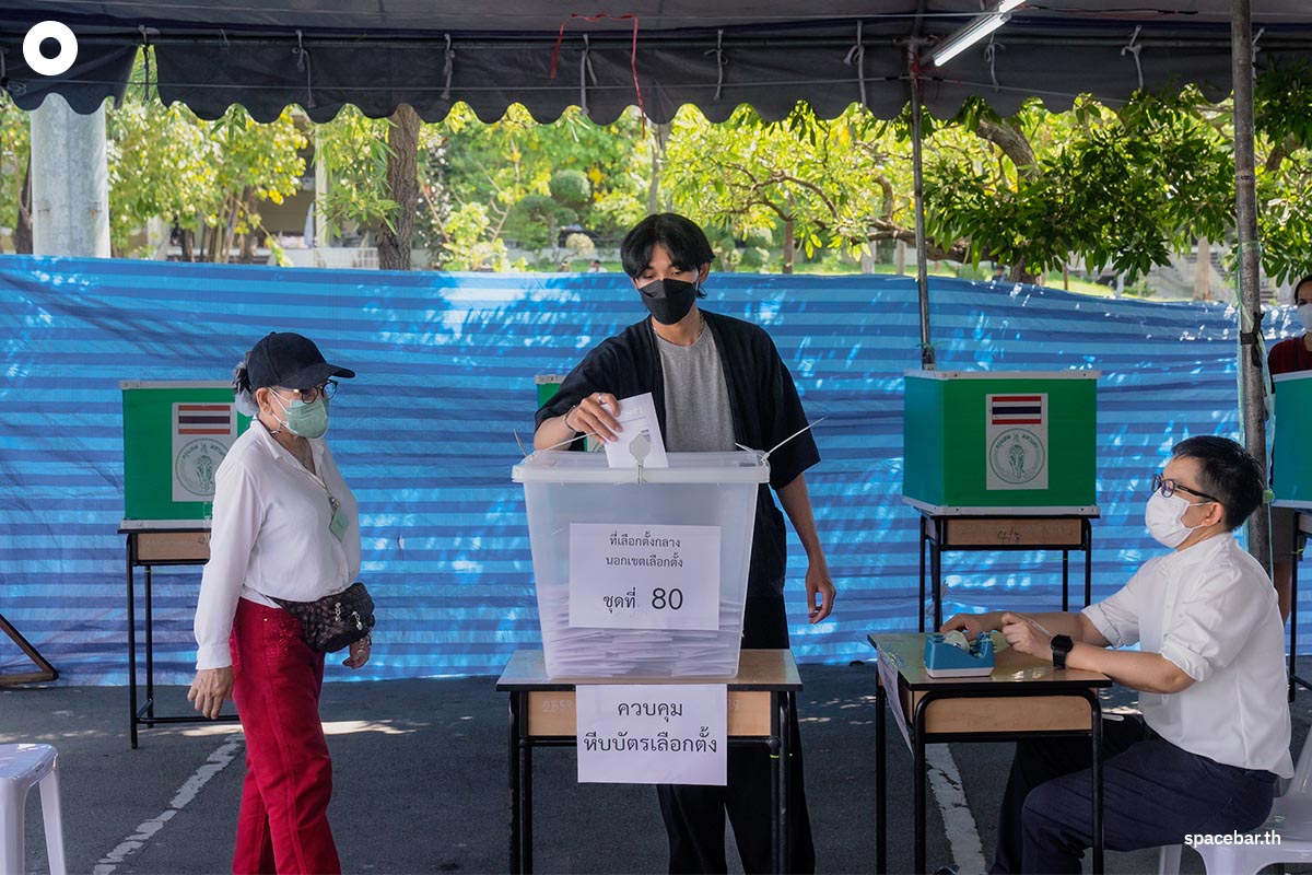 People_vote_in_advance_at_Ramkhamhaeng_University_polling_station_SPACEBAR_Photo03_10ff9e4f92.jpeg