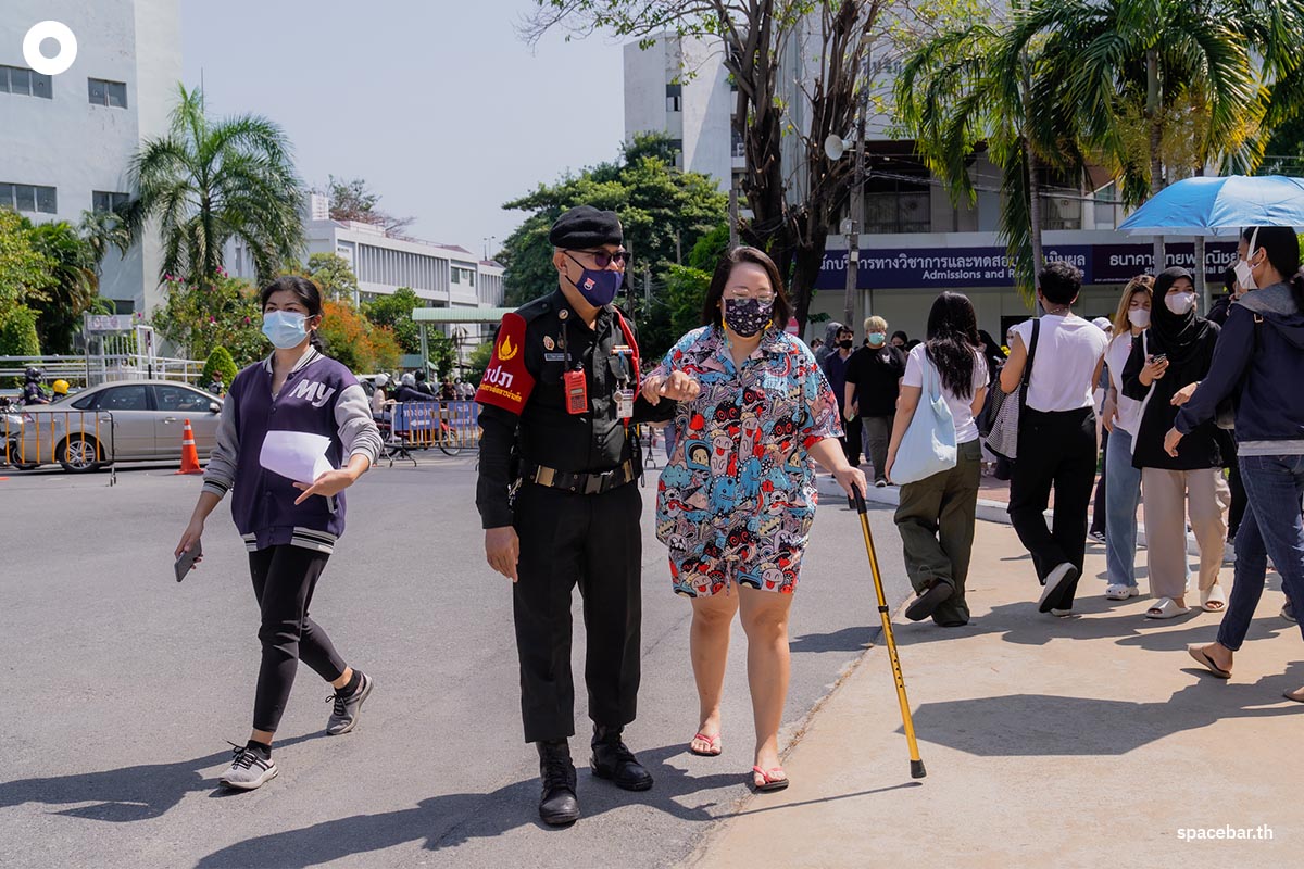 People_vote_in_advance_at_Ramkhamhaeng_University_polling_station_SPACEBAR_Photo05_f736842b9e.jpeg