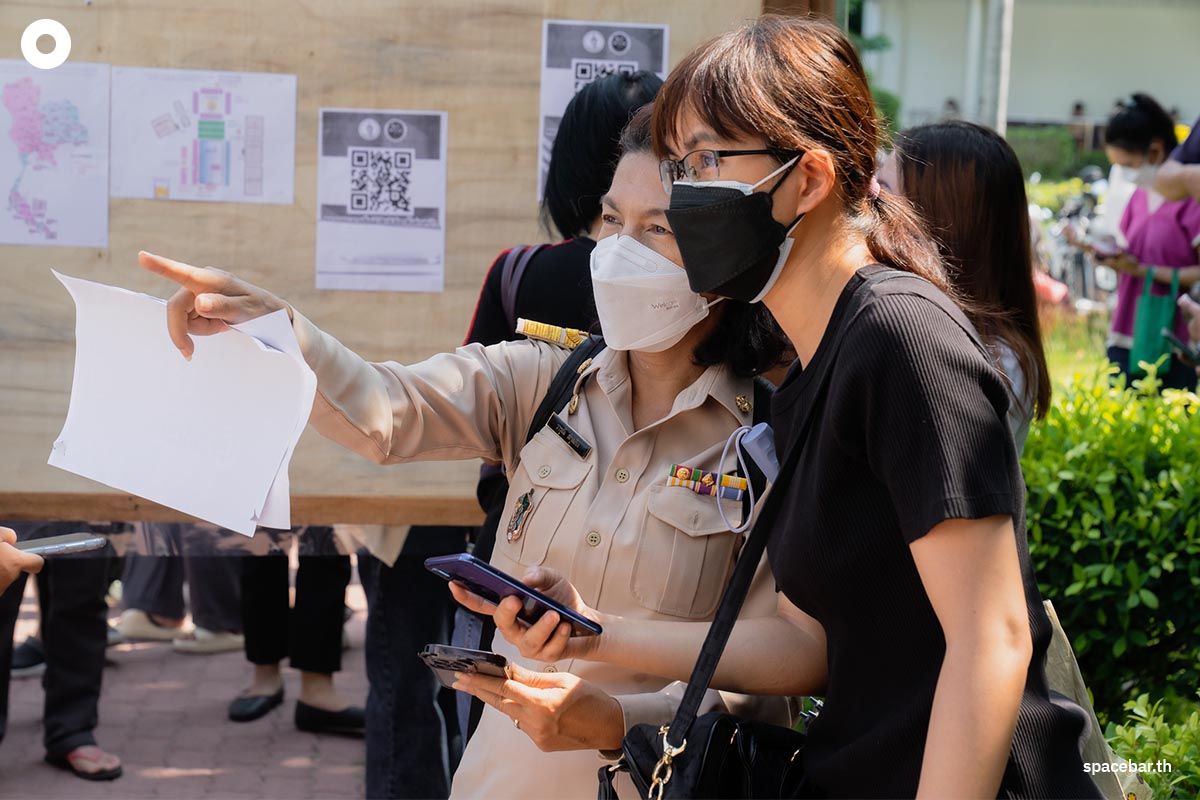 People_vote_in_advance_at_Ramkhamhaeng_University_polling_station_SPACEBAR_Photo06_1ac16134c9.jpeg
