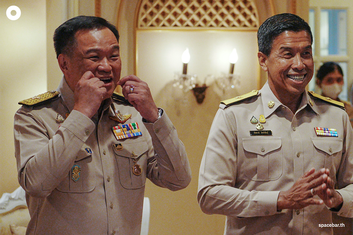 Photo_Story_Anutin_discusses_with_Chadchart_BKK_SPACEBAR_Photo02_04208f813a.jpg