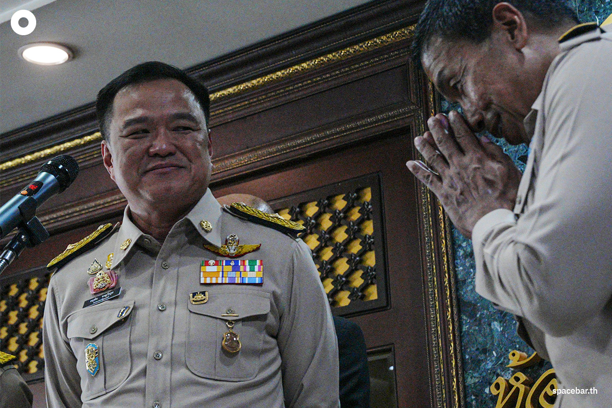 Photo_Story_Anutin_discusses_with_Chadchart_BKK_SPACEBAR_Photo03_b11ed0e315.jpg
