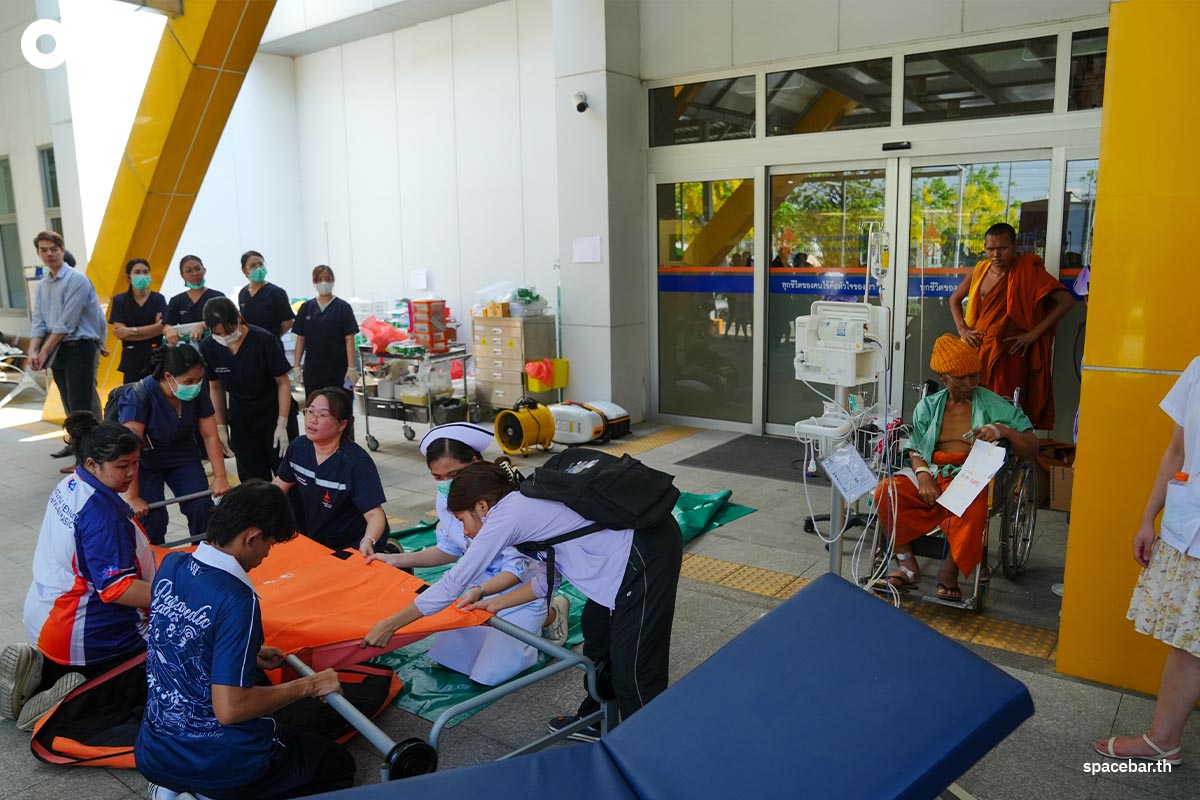 Photo_Story_Evacuation_of_patients_SPACEBAR_Photo01_3a6a81645b.jpg