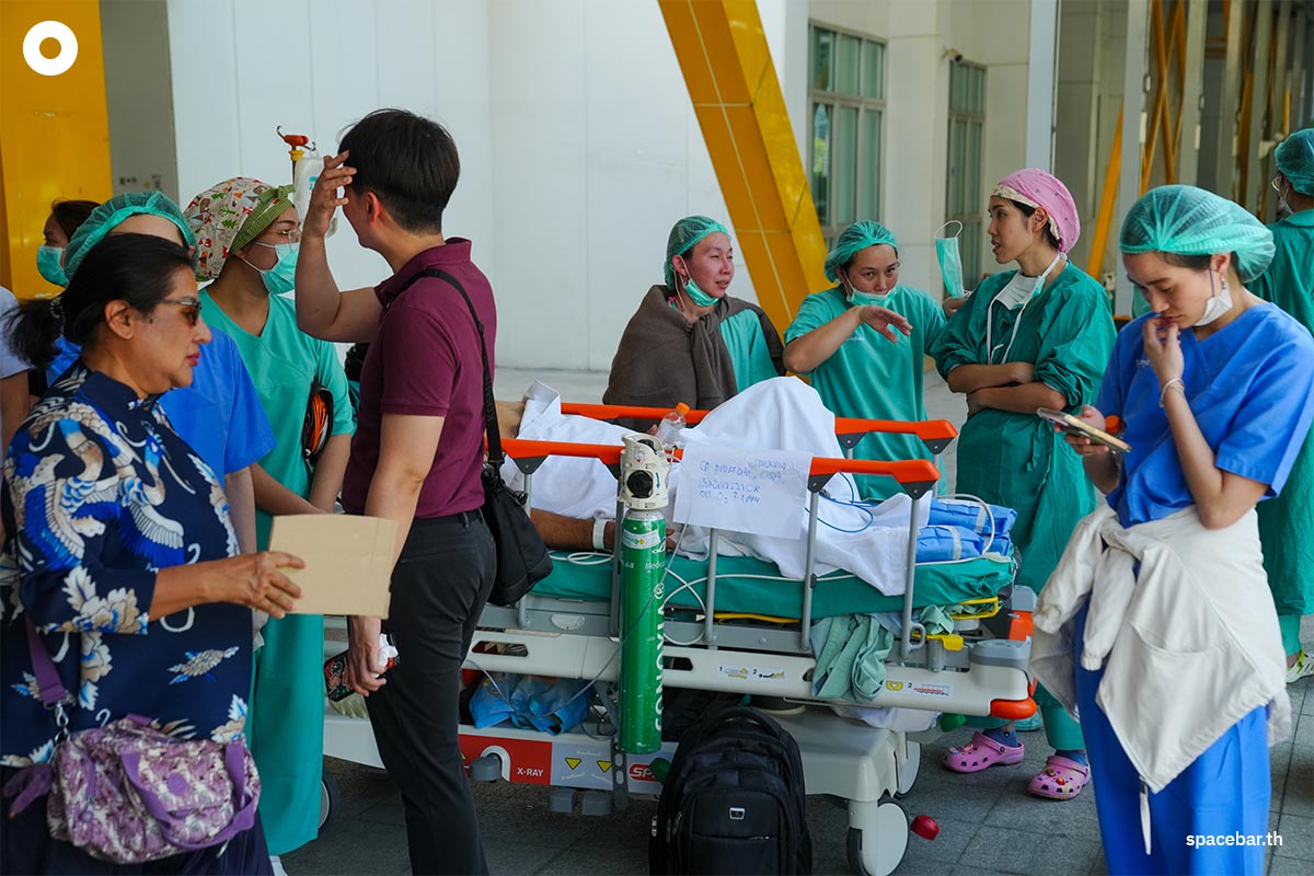 Photo_Story_Evacuation_of_patients_SPACEBAR_Photo02_6f0eedd944.jpg
