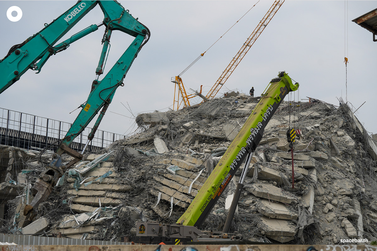 Photo_Story_Myanmar_interpreter_Building_collapse_SPACEBAR_Photo07_0420b32ec0.jpg