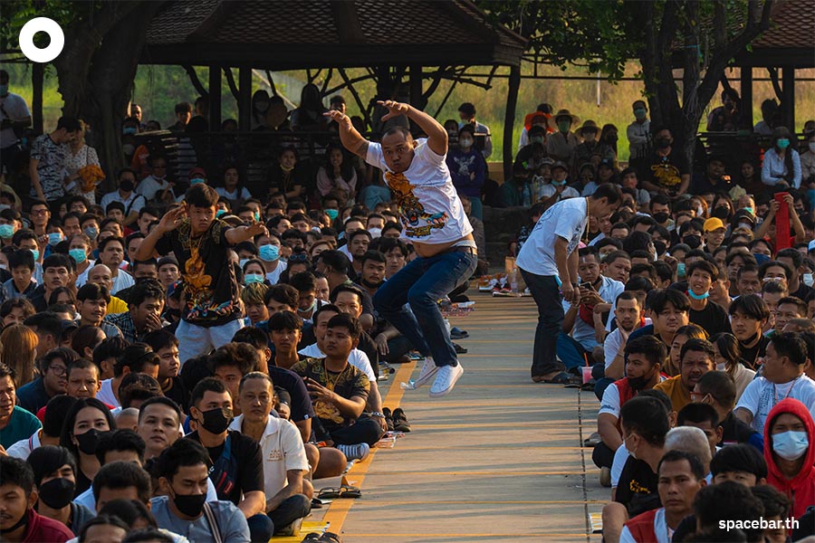 Photo_Story_Paying_homage_to_teachers_at_Wat_Bang_Phra_2023_SPACEBAR_Photo06_18e243f2f2.jpeg