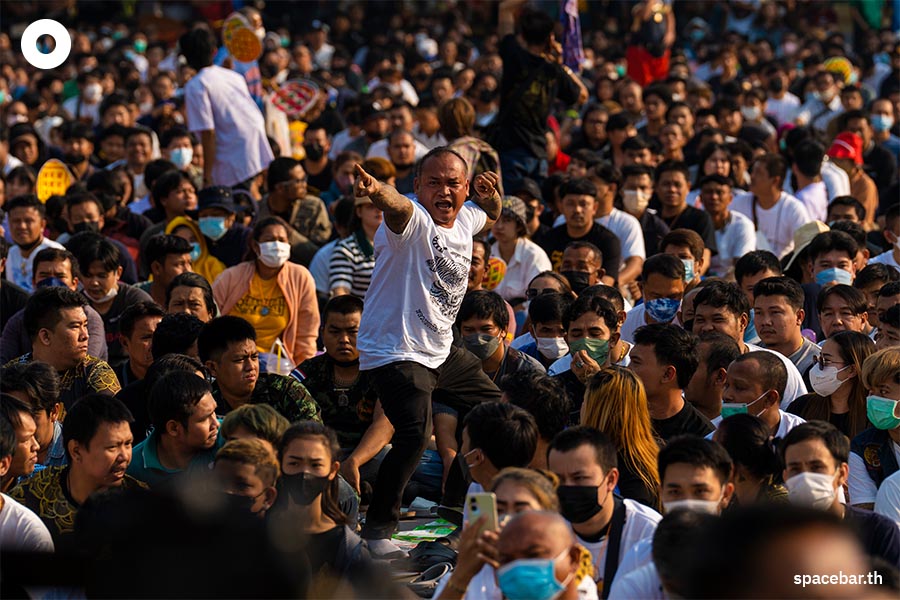 Photo_Story_Paying_homage_to_teachers_at_Wat_Bang_Phra_2023_SPACEBAR_Photo11_e175e0ecff.jpeg