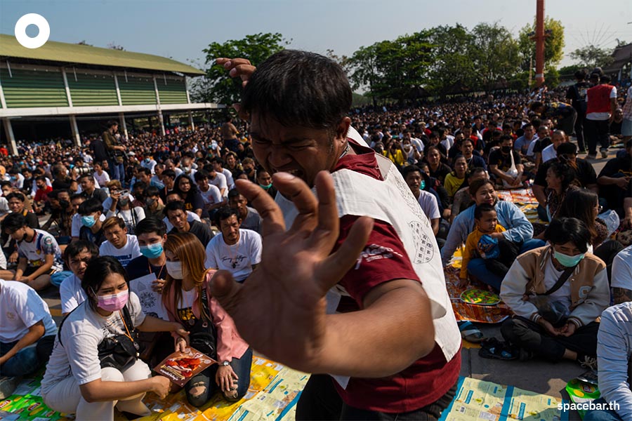 Photo_Story_Paying_homage_to_teachers_at_Wat_Bang_Phra_2023_SPACEBAR_Photo18_499d745197.jpeg