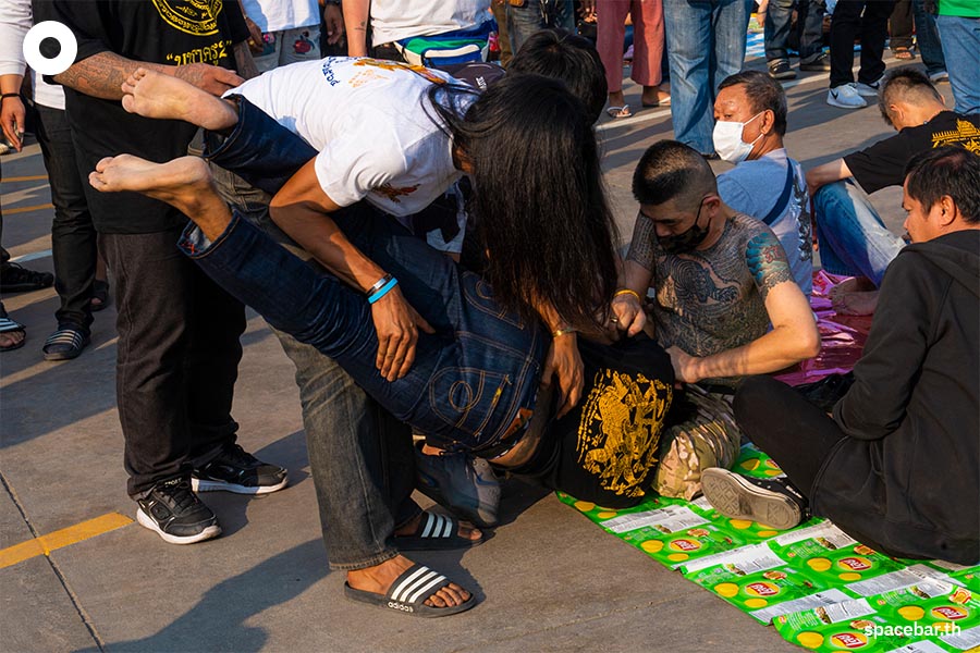 Photo_Story_Paying_homage_to_teachers_at_Wat_Bang_Phra_2023_SPACEBAR_Photo21_46bcfb1b13.jpeg
