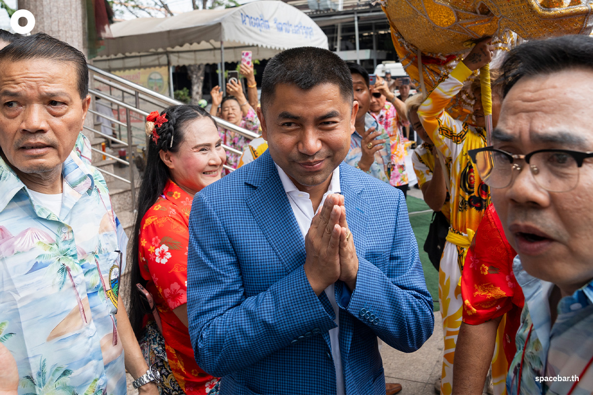 Photo_Story_Surachet_join_the_Songkran_festival_for_the_people_South_psd_SPACEBAR_Photo01_f5570f5586.jpg