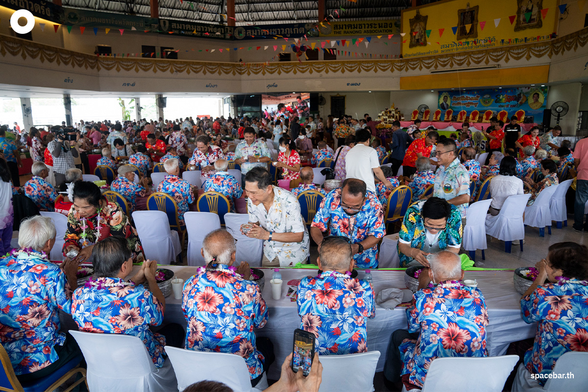 Photo_Story_Surachet_join_the_Songkran_festival_for_the_people_South_psd_SPACEBAR_Photo06_af9543e9e0.jpg