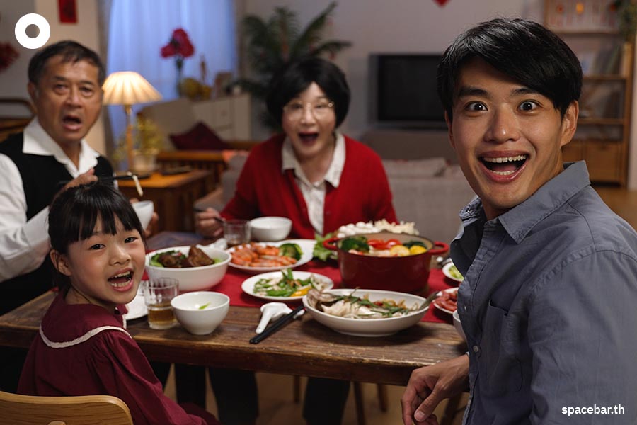 Photo_story_people_dreading_awkward_holiday_conversations_with_family_SPACEBAR_Photo01_8dca4c1e65.jpeg