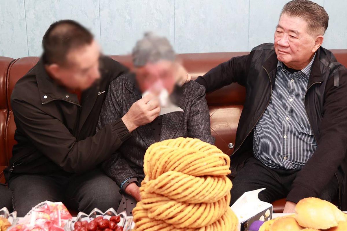 Phumtham_Tawee_visits_Uyghurs_day_two_SPACEBAR_Photo01_e4b18a67b1.jpg