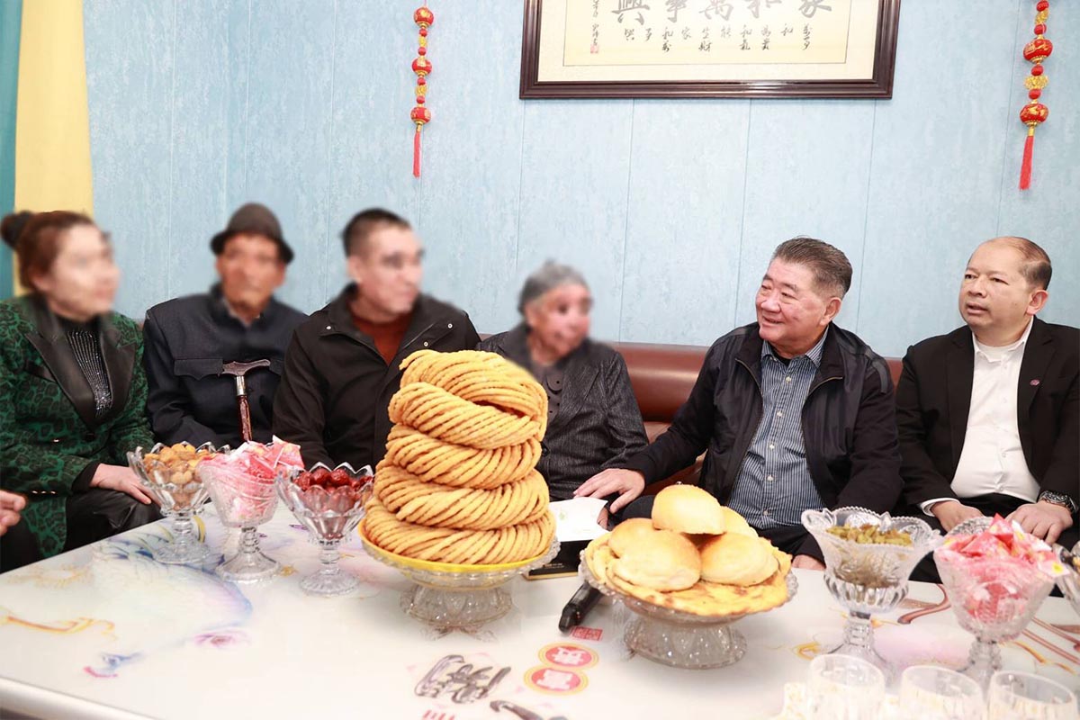 Phumtham_Tawee_visits_Uyghurs_day_two_SPACEBAR_Photo02_0d73dc35cf.jpg