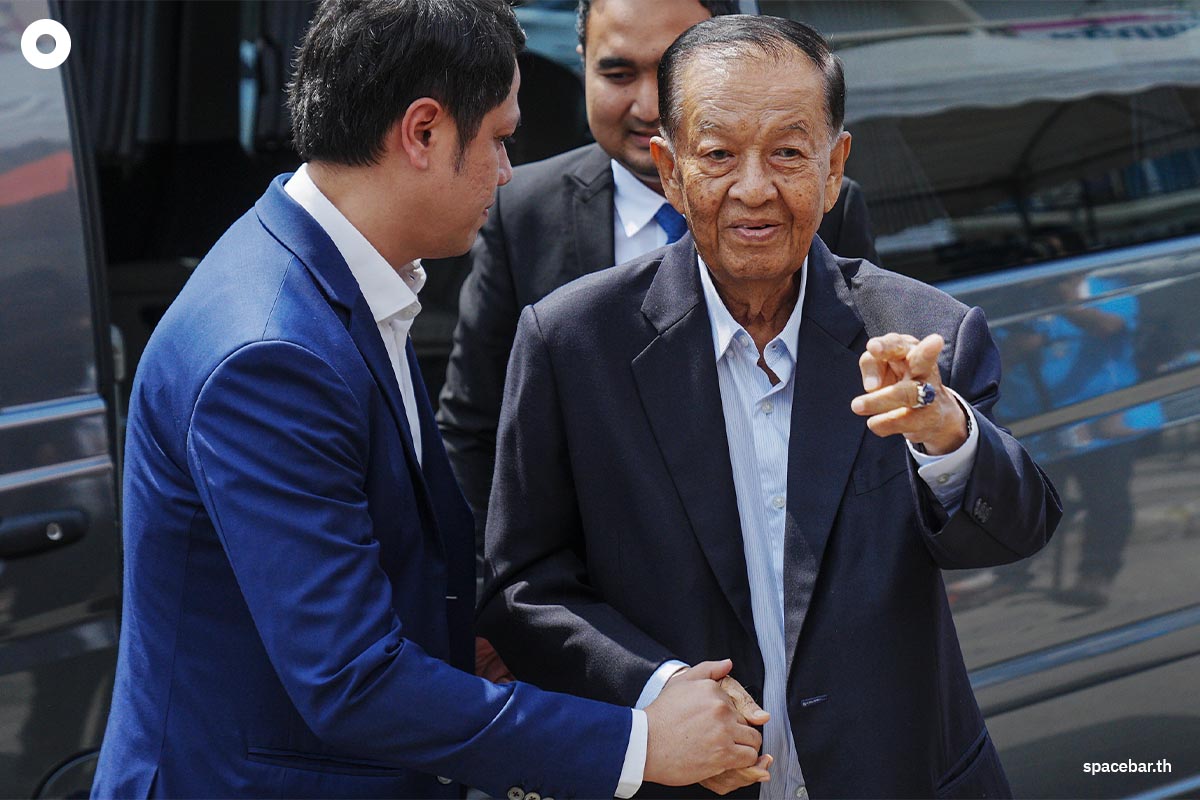 Pitha_joins_Meeting_to_form_8_party_government_SPACEBAR_Photo02_5469682998.jpeg
