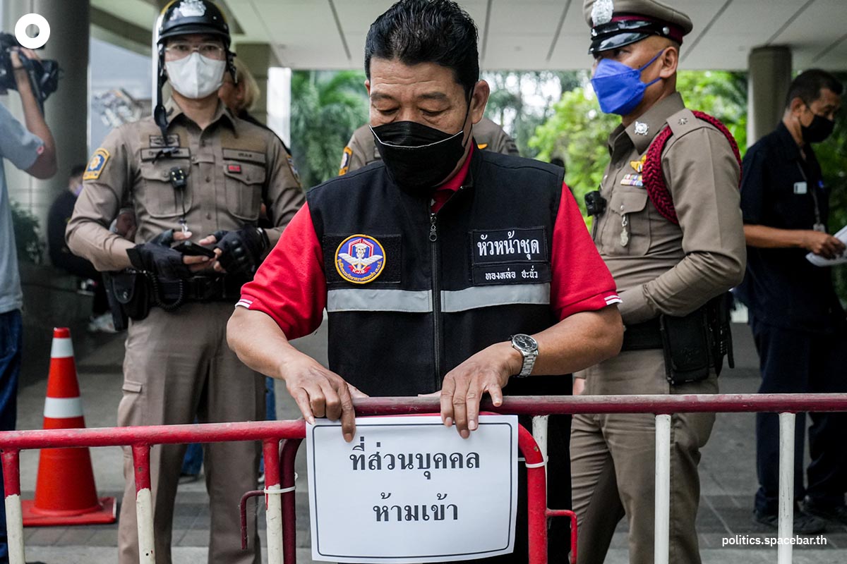 Police_cope_Car_mob_at_Pheuthai_Party_and_Thaisummit_SPACEBAR_Photo00_9382e9ab10.jpeg