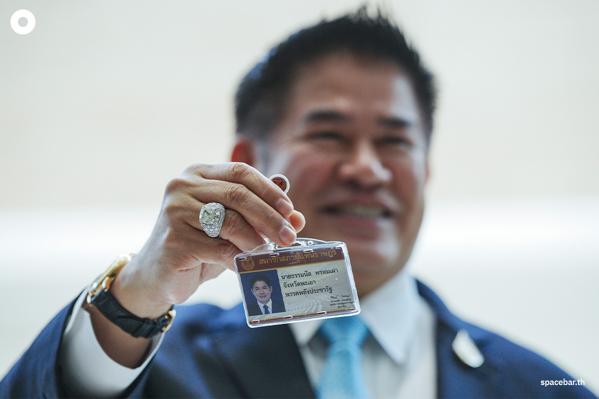 Prawit_Present_The_Secretariat_of_The_House_of_Representatives_First_Day_SPACEBAR_Photo01_dad1256707.jpeg