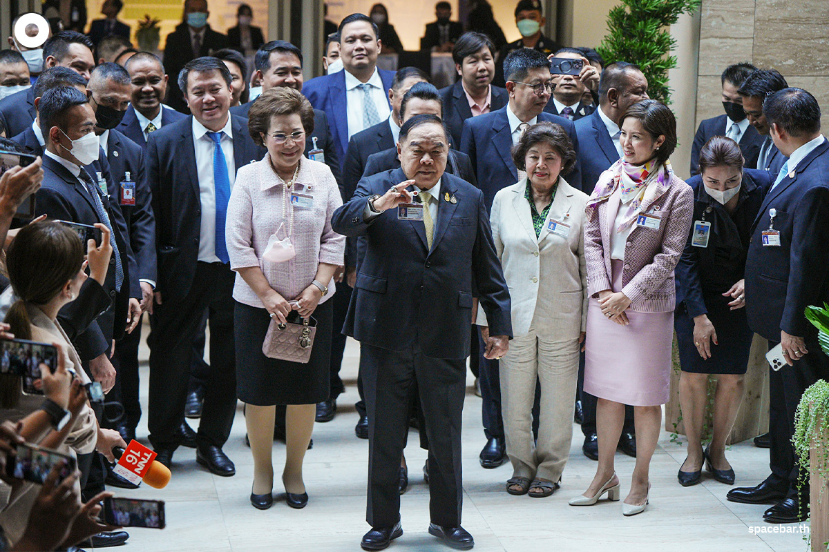 Prawit_Present_The_Secretariat_of_The_House_of_Representatives_First_Day_SPACEBAR_Photo09_7a976e0102.jpeg