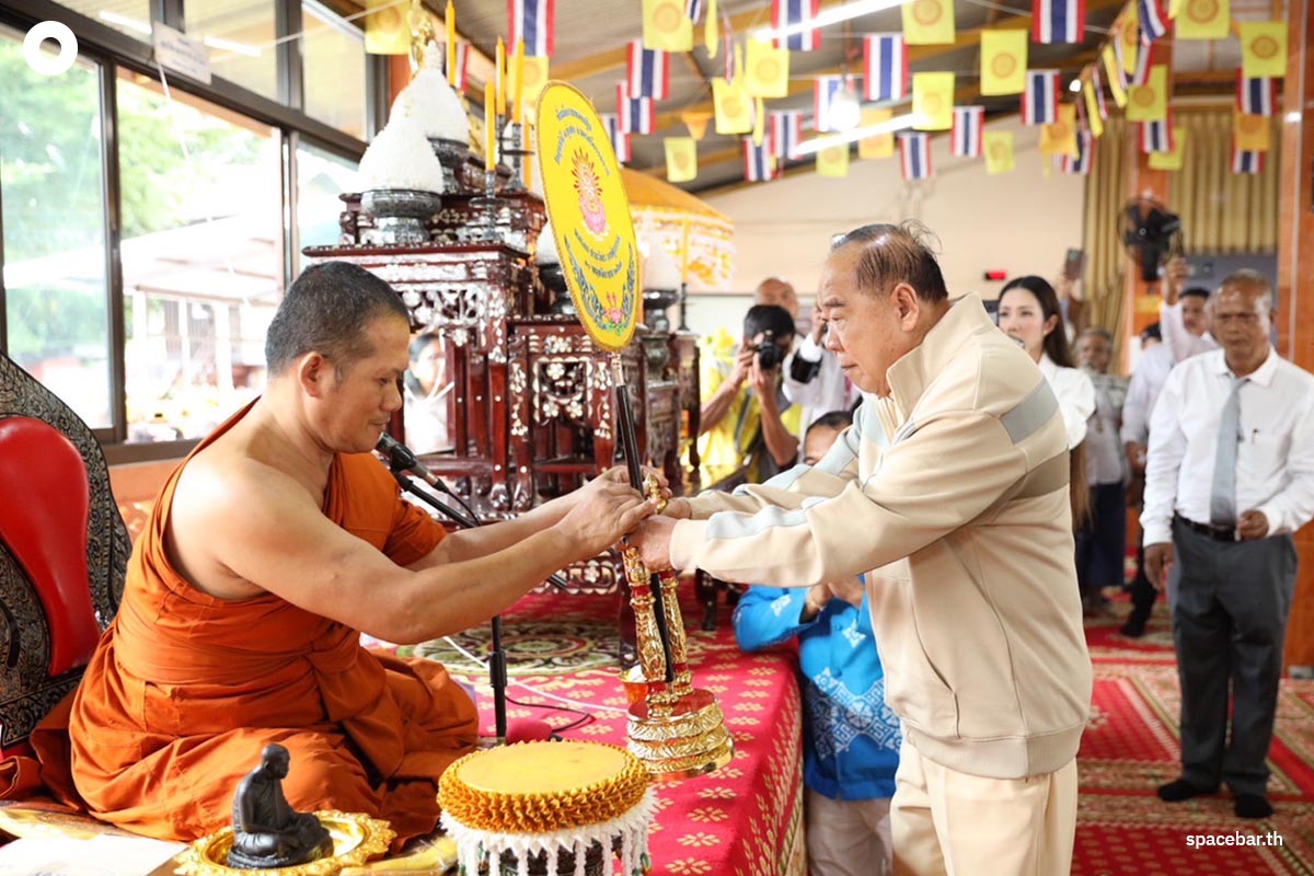 Prawit_leads_the_PPRP_team_to_the_south_to_the_northeast_Make_merit_and_support_religion_SPACEBAR_Photo00_187277b95c.jpg