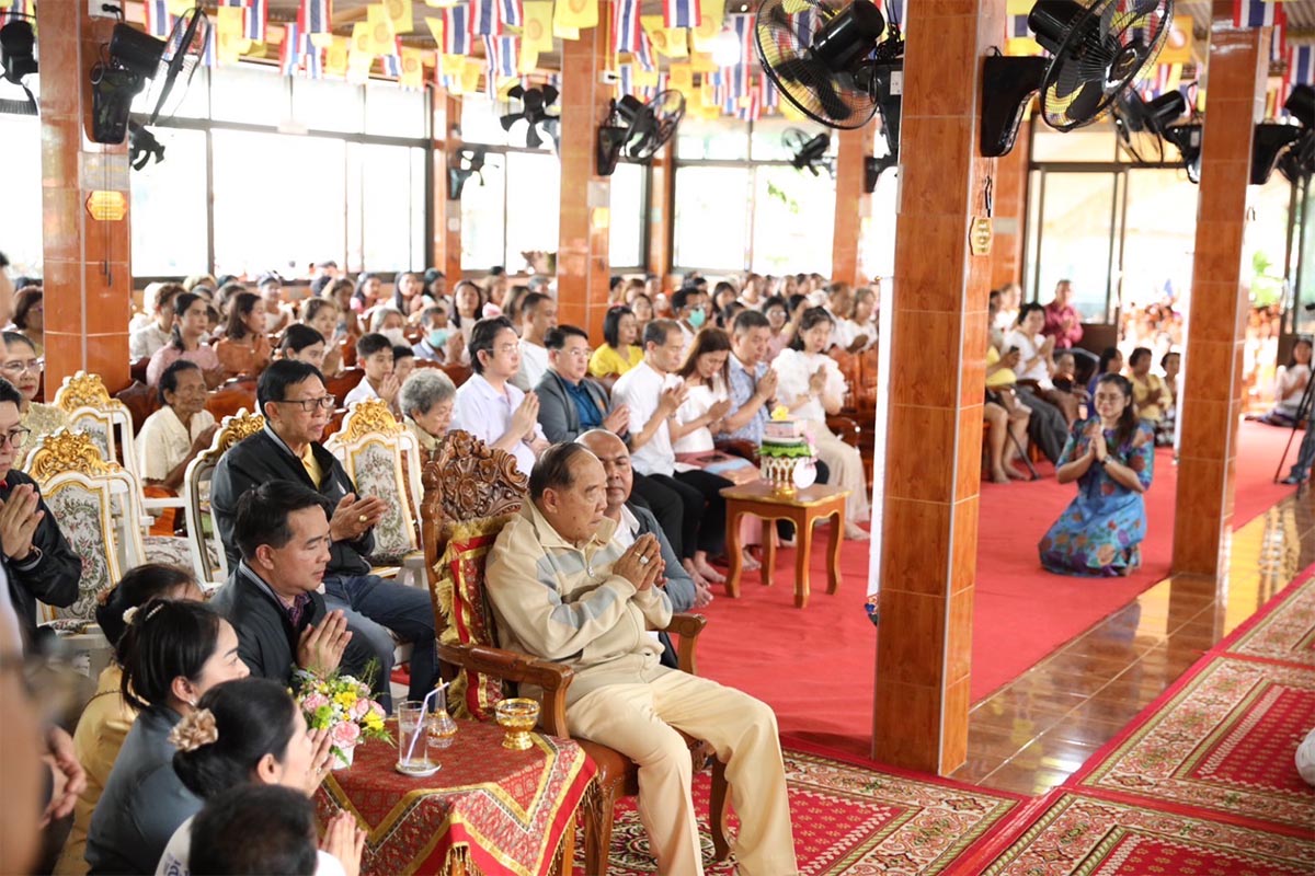 Prawit_leads_the_PPRP_team_to_the_south_to_the_northeast_Make_merit_and_support_religion_SPACEBAR_Photo01_2e0c33a333.jpg