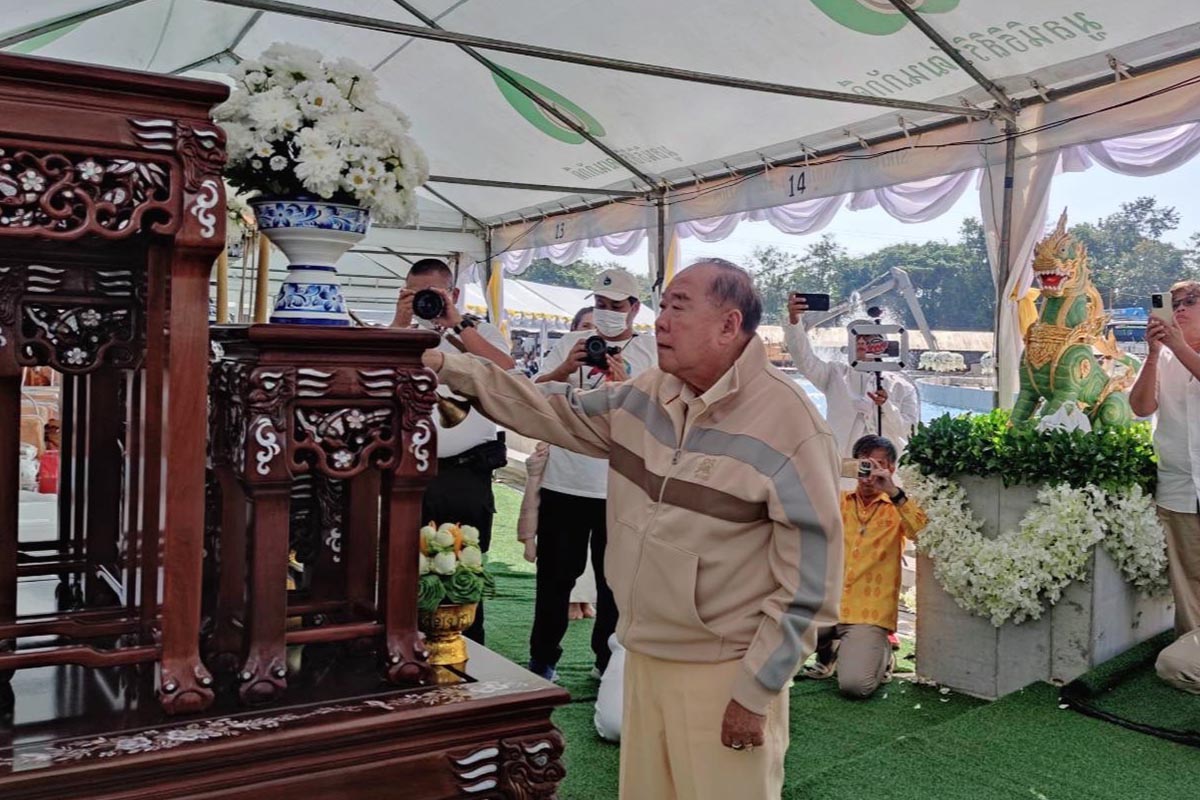 Prawit_leads_the_PPRP_team_to_the_south_to_the_northeast_Make_merit_and_support_religion_SPACEBAR_Photo04_6b596d1647.jpg
