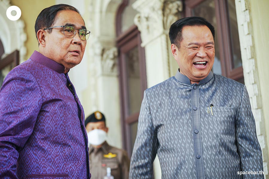 Prayut_Anutin_Deal_embrace_SPACEBAR_Photo01_66db4a5e6a.jpeg