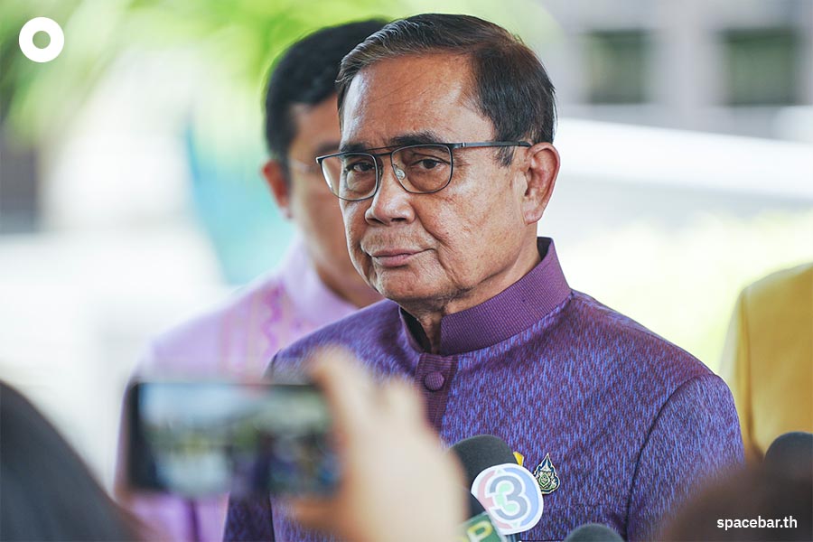 Prayut_Anutin_Deal_embrace_SPACEBAR_Photo02_9bcecd8800.jpeg