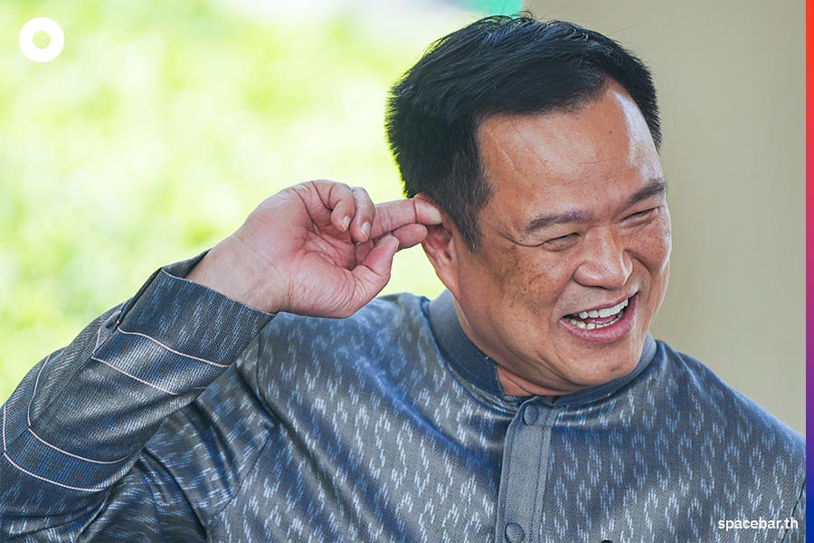 Prayut_Anutin_Deal_embrace_SPACEBAR_Photo04_ef149b3b1b.jpeg