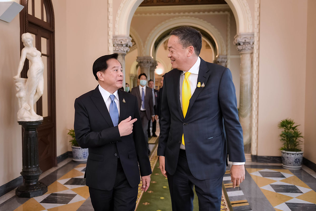Prayut_talks_with_Srettha_and_takes_a_tour_of_the_Government_House_SPACEBAR_Photo03_77cb796f1b.jpeg