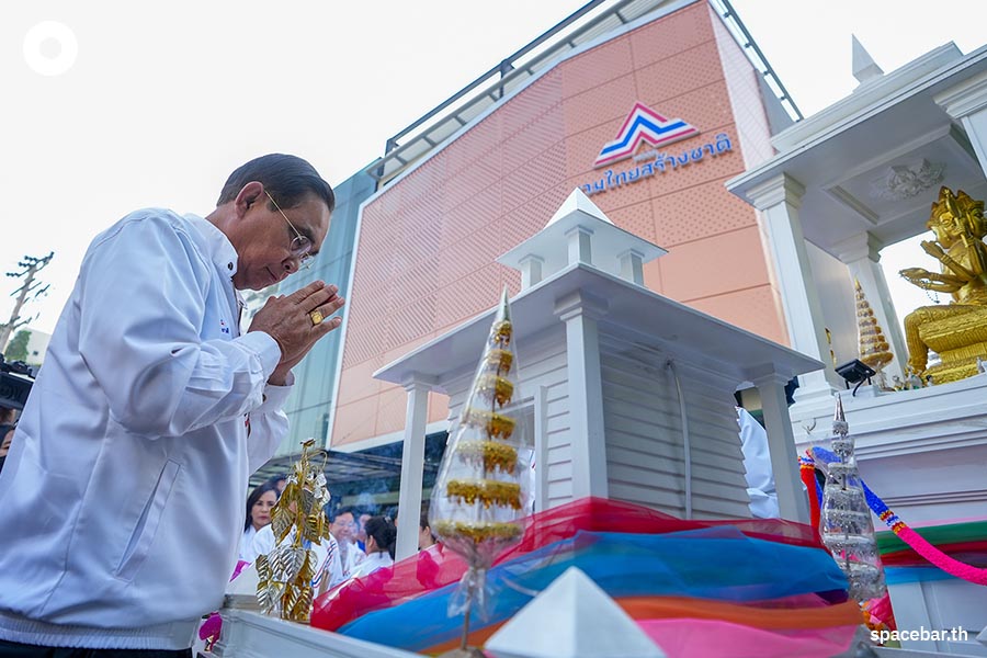 Prayuth_attended_the_merit_making_ceremony_of_United_Thai_Nation_Party_SPACEBAR_Photo01_e12ada9657.jpeg