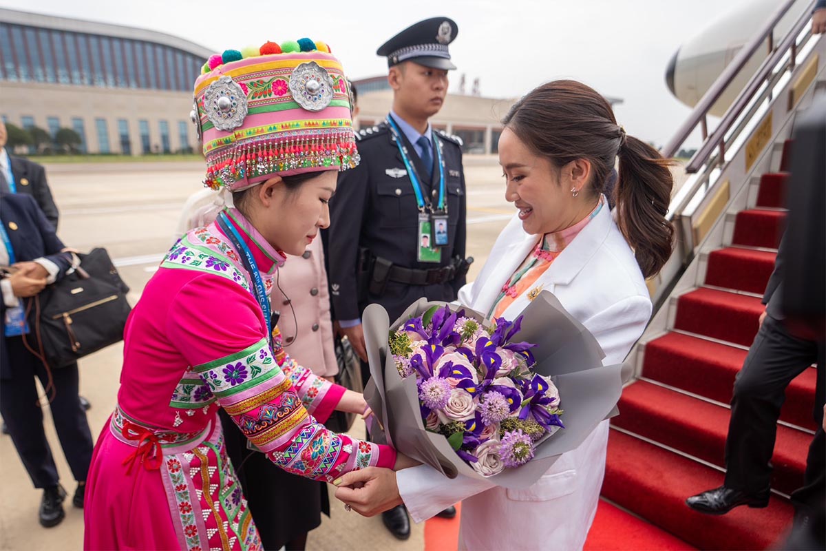 Prime_Minister_Pae_Thongthan_arrives_in_China_ready_to_attend_the_8th_GMS_stage_SPACEBAR_Photo03_b61c5a7904.jpg
