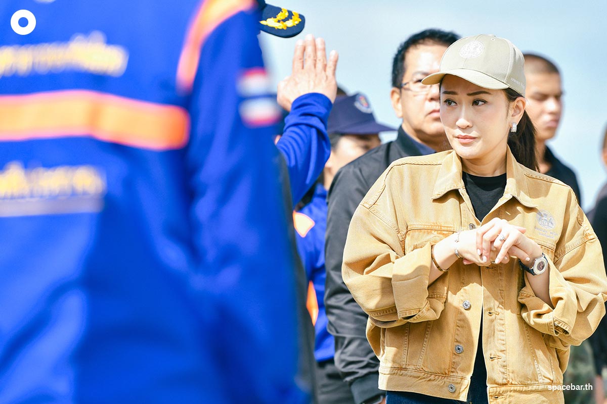 Prime_Minister_joins_in_delivering_items_to_help_flood_victims_SPACEBAR_Photo00_3e84789337.jpg