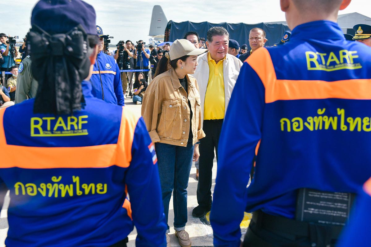 Prime_Minister_joins_in_delivering_items_to_help_flood_victims_SPACEBAR_Photo02_8370b0bbbd.jpg