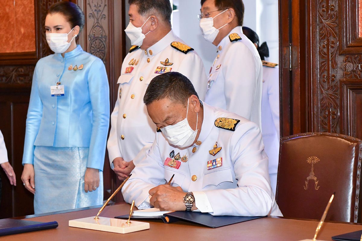 Prime_Minister_leads_the_Cabinet_in_giving_alms_to_monks_National_Mother_s_Day_12_August_2024_SPACEBAR_Photo10_15982c632b.jpg