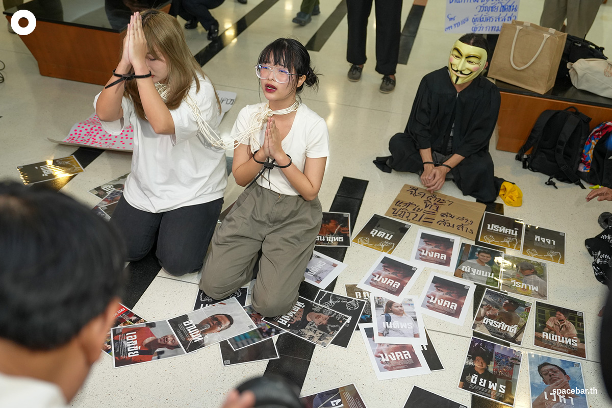 Protesting_the_decision_of_Constitutional_Court_case_amending_Section_112_of_Pita_MFP_SPACEBAR_Photo03_1e317f31d1.jpg