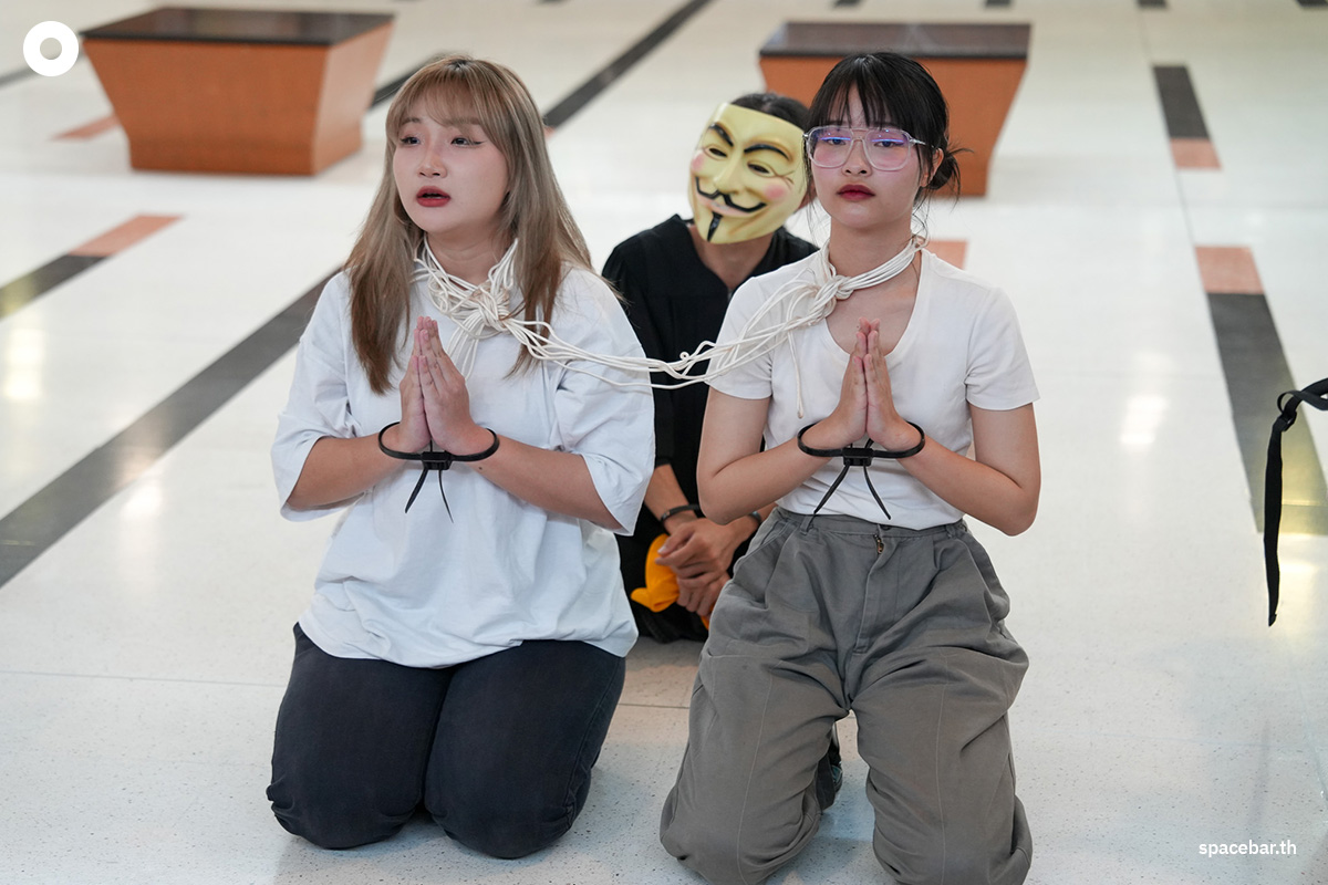 Protesting_the_decision_of_Constitutional_Court_case_amending_Section_112_of_Pita_MFP_SPACEBAR_Photo05_18138f01fd.jpg
