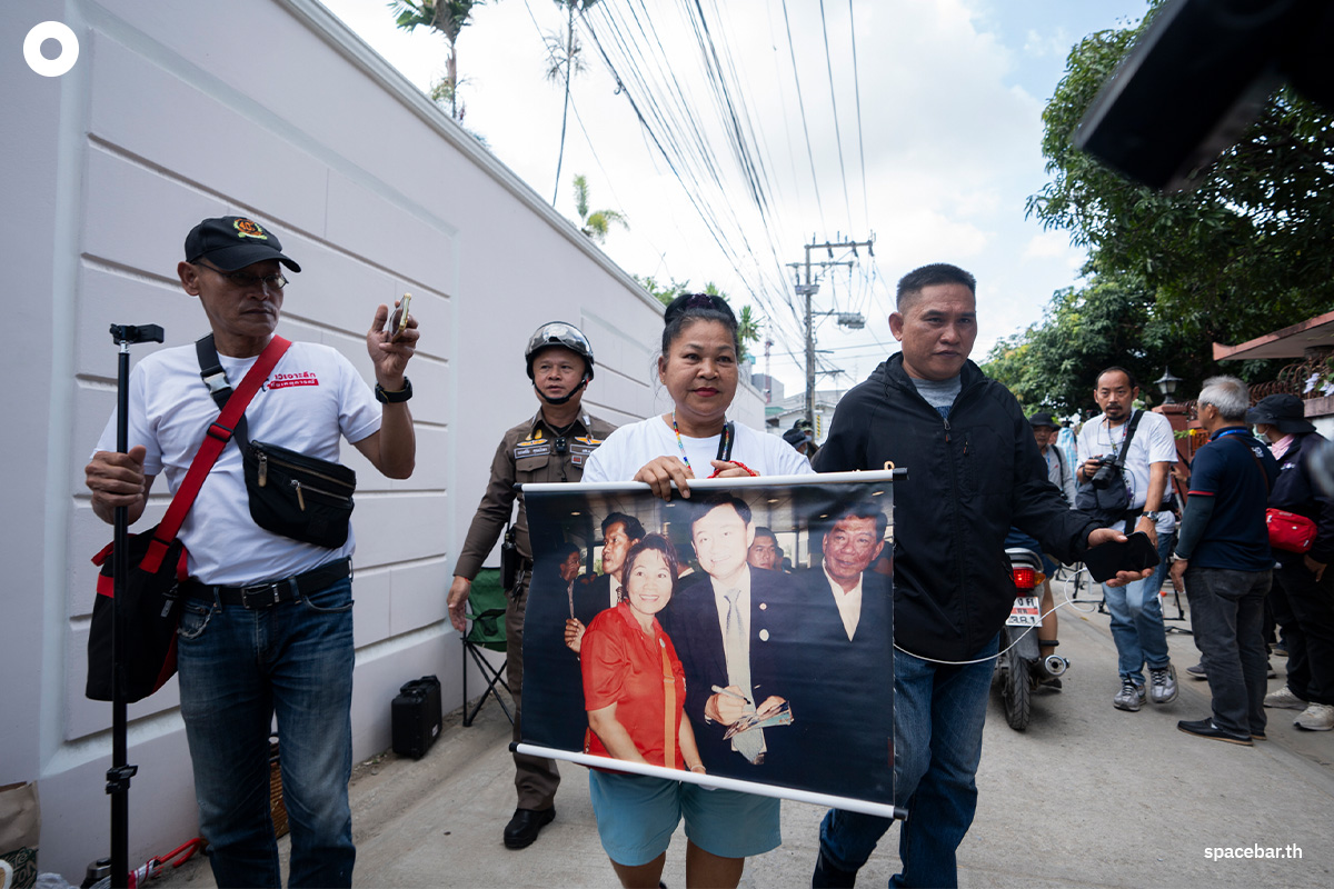 Red_shirt_mob_rally_thaksin_shinawatra_returns_home_SPACEBAR_Photo01_19c6174c80.jpg