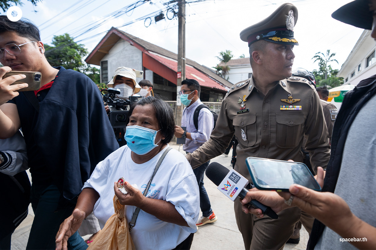 Red_shirt_mob_rally_thaksin_shinawatra_returns_home_SPACEBAR_Photo04_9837f0ed03.jpg