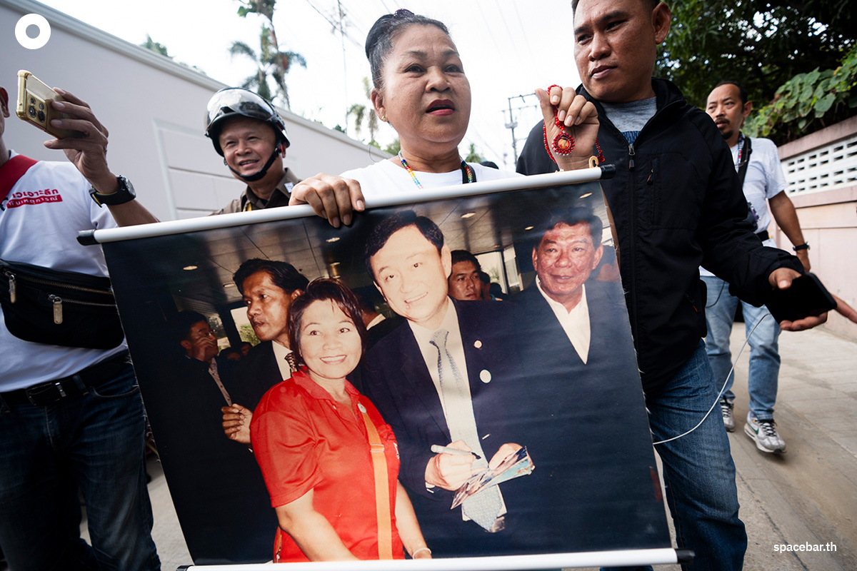Red_shirt_mob_rally_thaksin_shinawatra_returns_home_psd_SPACEBAR_Photo00_1d577b5897.jpg