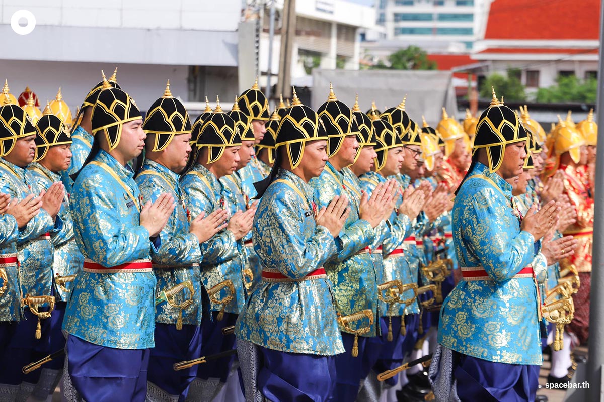 Royal_Thai_Navy_pays_homage_to_His_Majesty_the_King_Offerings_to_the_Royal_Boat_SPACEBAR_Photo06_1b1966e974.jpg