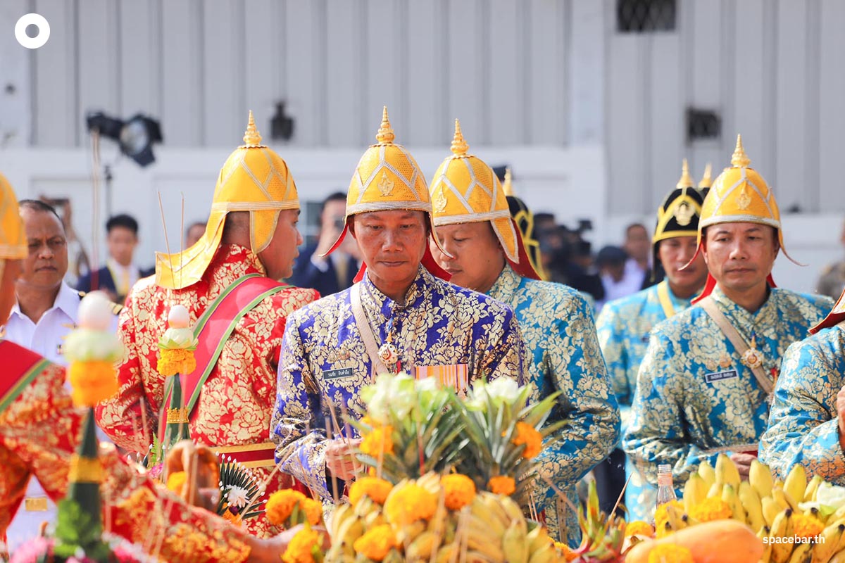 Royal_Thai_Navy_pays_homage_to_His_Majesty_the_King_Offerings_to_the_Royal_Boat_SPACEBAR_Photo07_a8a98d91b1.jpg