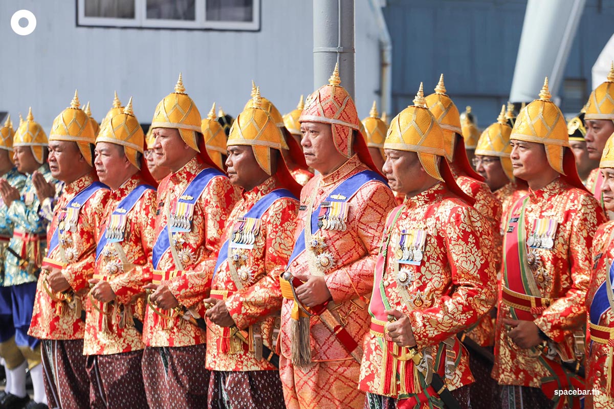 Royal_Thai_Navy_pays_homage_to_His_Majesty_the_King_Offerings_to_the_Royal_Boat_SPACEBAR_Photo10_937a54d374.jpg