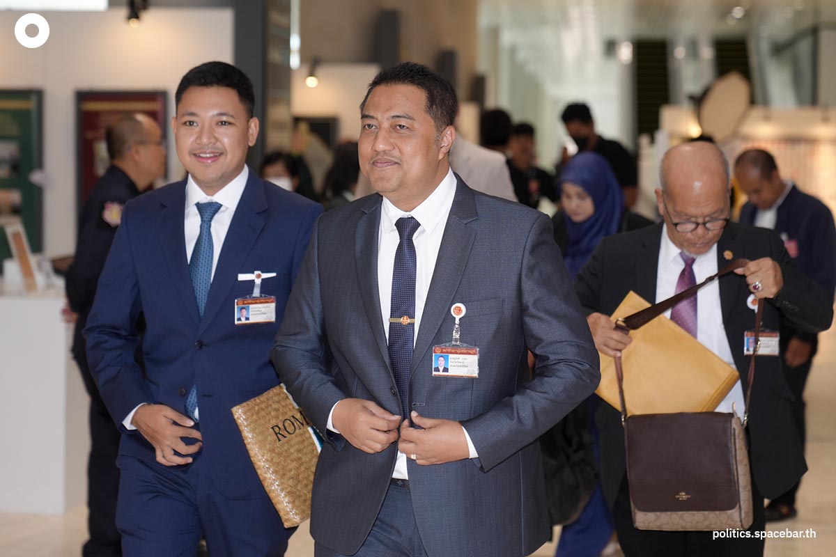 Seminar_member_of_parliament_Wannor_warn_do_not_sell_yourself_SPACEBAR_Photo02_d7da52cb62.jpeg