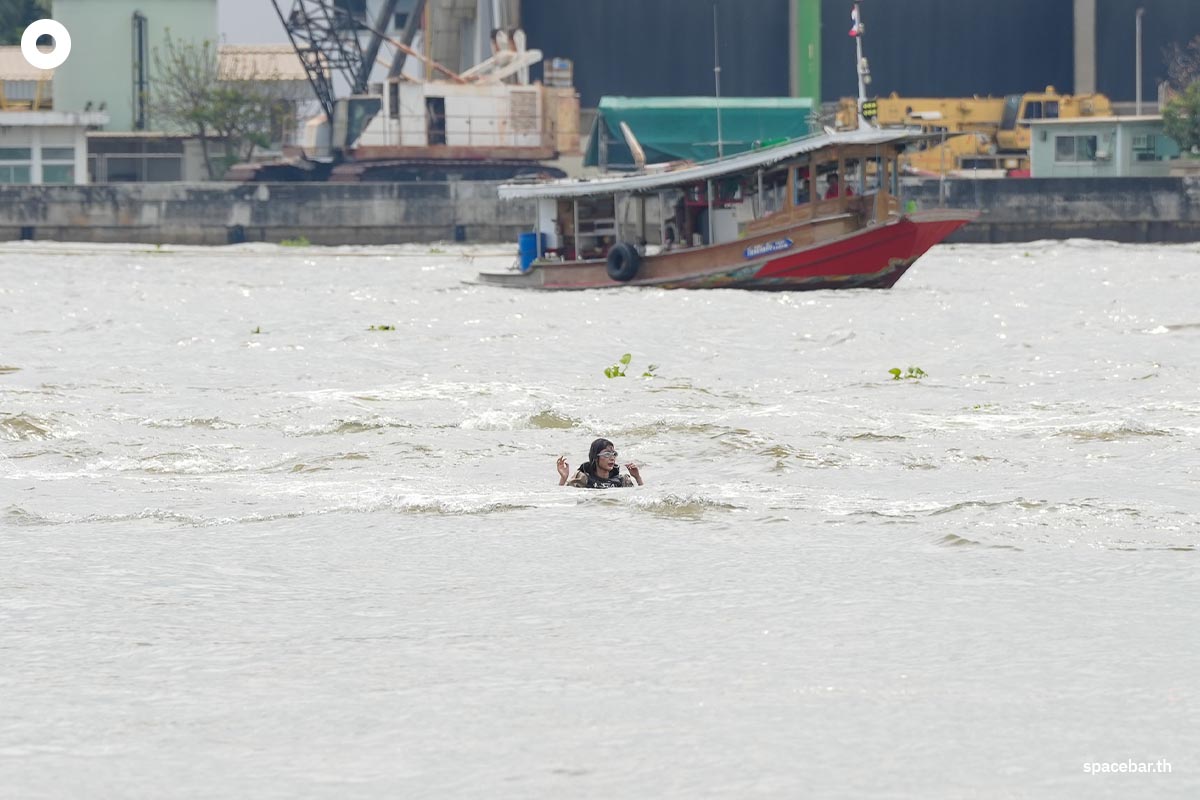 Simulate_the_incident_of_Tangmo_falling_into_the_water_SPACEBAR_Photo03_55b19ca1d9.jpg
