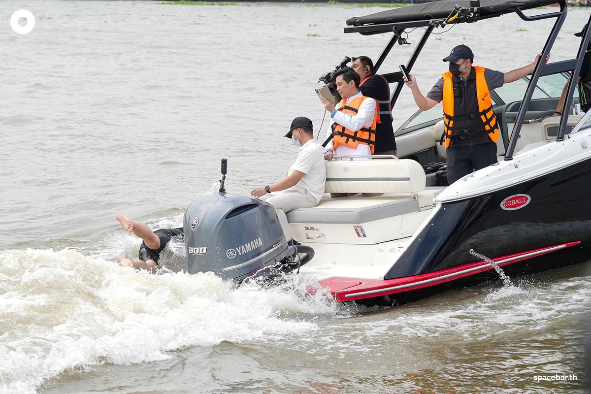 Simulate_the_incident_of_Tangmo_falling_into_the_water_SPACEBAR_Photo05_823681c3ae.jpg